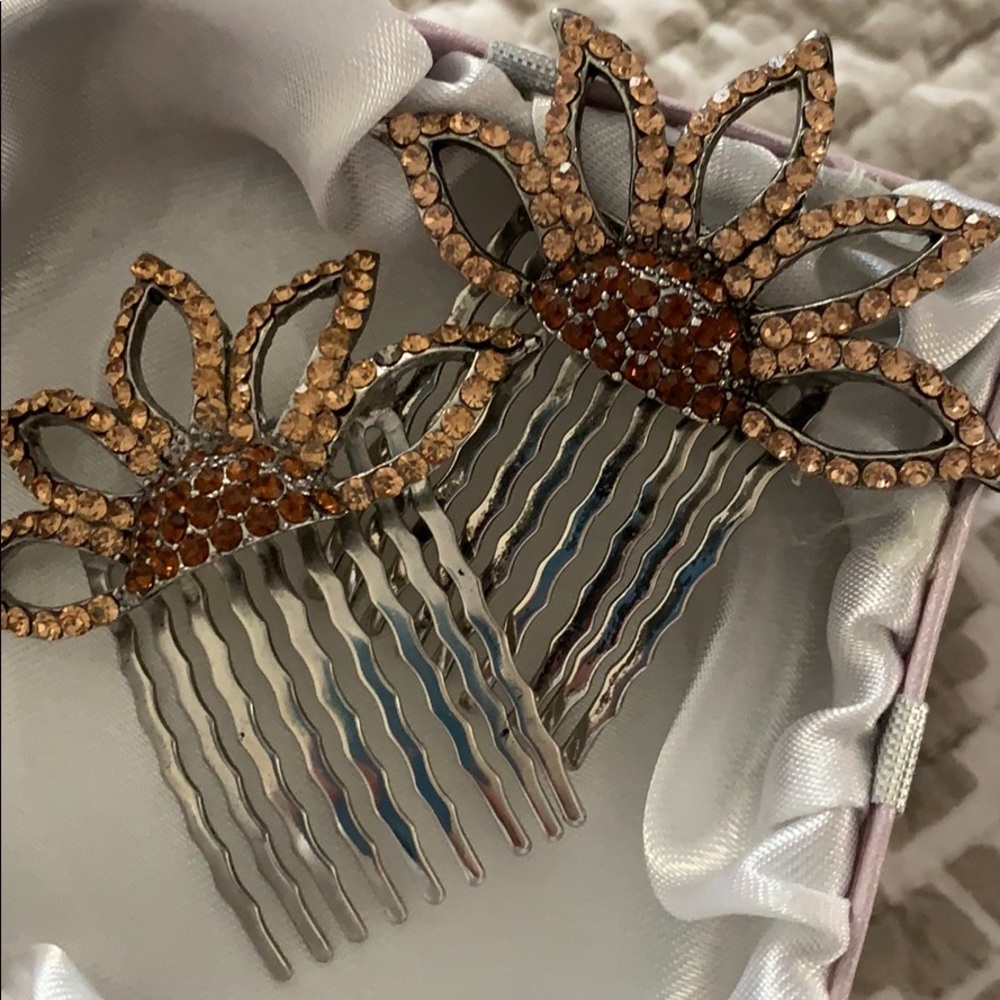 Hair barrettes/combs
